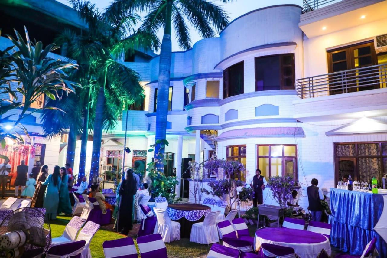 Hotel Unique House Amritsar Esterno foto